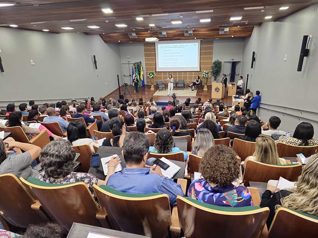 Expoente da educação, Maria Izolda Cela é homenageada pelo TCE-RO - Gente de Opinião