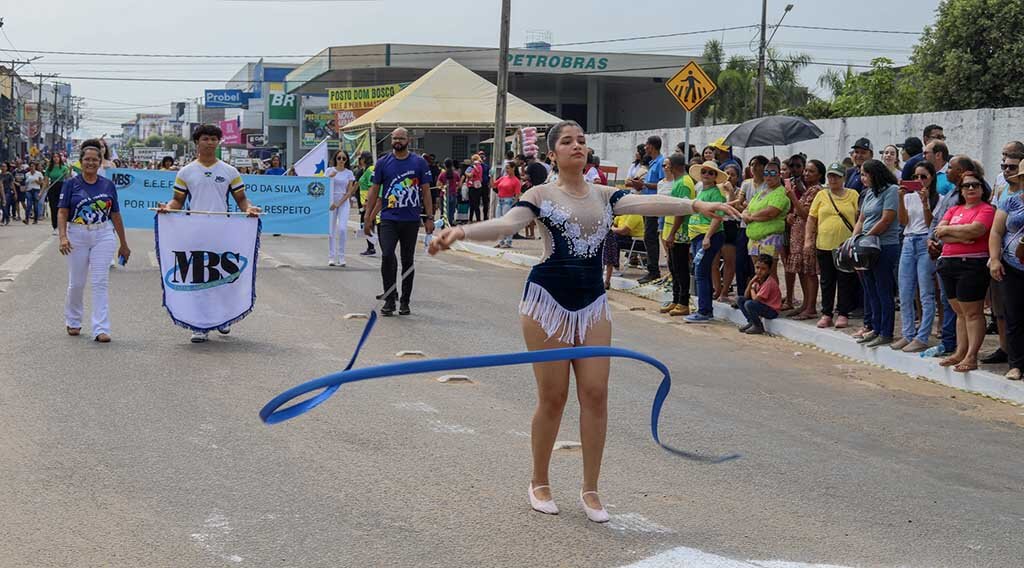 Cerca de 10 mil pessoas participaram do desfile cívico realizado em Ji-Paraná - Gente de Opinião