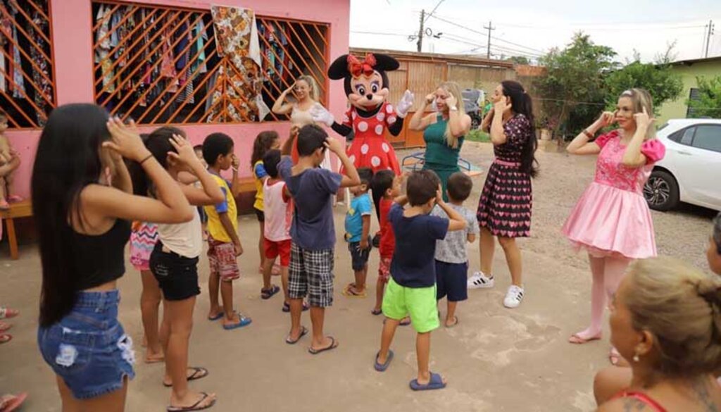 Parlamentar promoveu uma ação social em parceria de Kira Garcês (Fotos: Clevisson Melo / Assessoria parlamentar) - Gente de Opinião