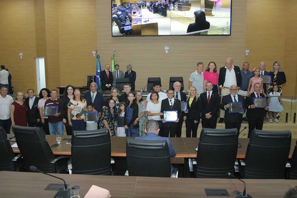 Parlamentar afirmou que as honrarias representam um profundo respeito e apreço pela dedicação exemplar à comunidade e ao estado (Foto: Antônio Lucas I Secom ALE/RO) - Gente de Opinião