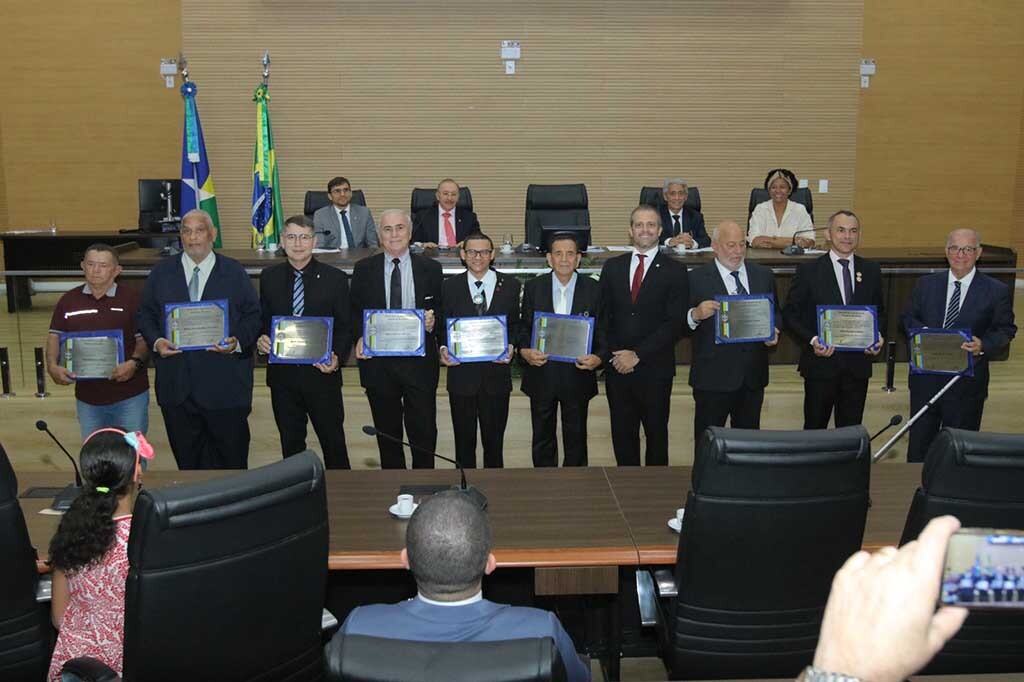 Cidadãos que contribuíram para o progresso de Rondônia recebem títulos e medalhas na Alero - Gente de Opinião