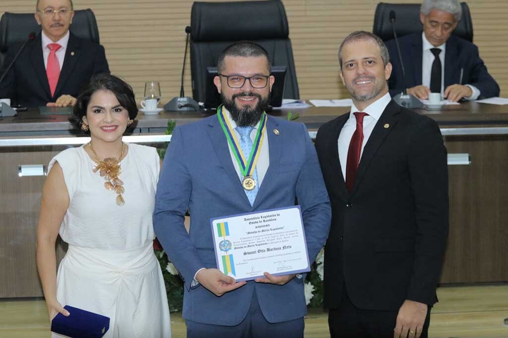 Cidadãos que contribuíram para o progresso de Rondônia recebem títulos e medalhas na Alero - Gente de Opinião