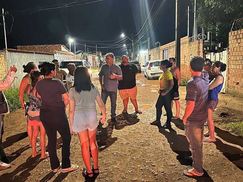 Vereador Everaldo Fogaça se reúne com moradores da Rua Lobo Dálmata para buscar solução em trecho alagado - Gente de Opinião