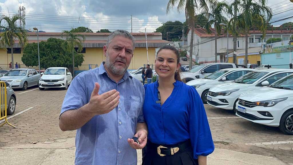 Vereador Everaldo Fogaça agradece Mariana Carvalho por entrega a veículo a unidade de saúde Hamilton Gondin  - Gente de Opinião