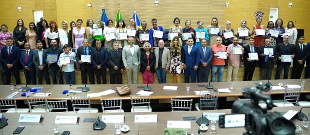 Homenagem ocorreu durante sessão solene da Alero. - Gente de Opinião