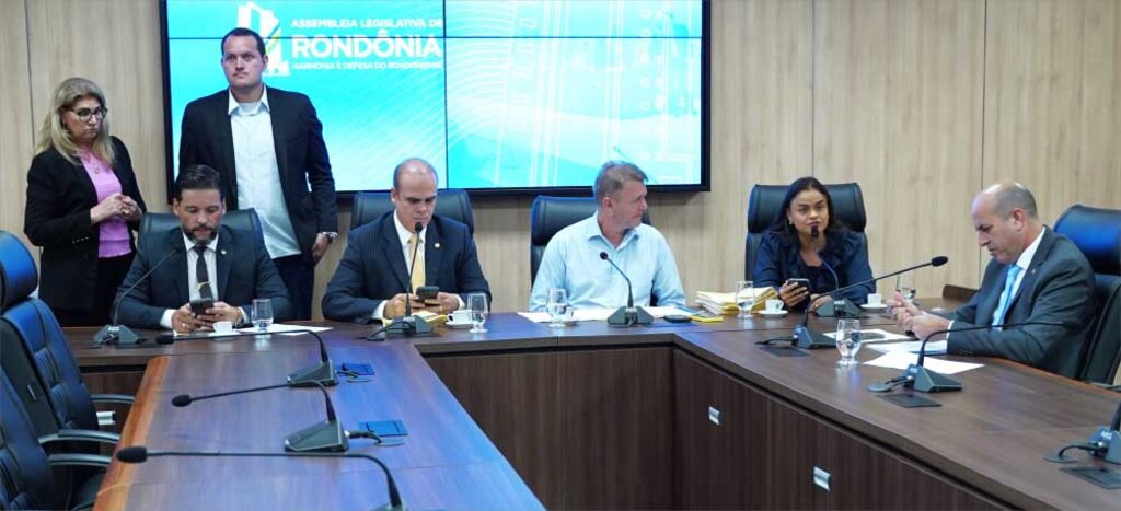 Comissão discutiu a obrigatoriedade da vacina contra a Covid-19 (Foto: Rafael Oliveira I Secom ALE/RO) - Gente de Opinião