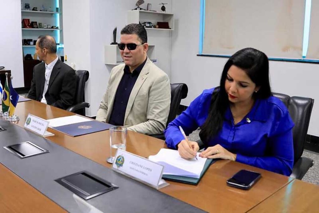 Deputada Cristiane Lopes Participa da Assinatura do Termo em que o Governo de Rondônia Firma Compromisso contra o Antissemitismo - Gente de Opinião