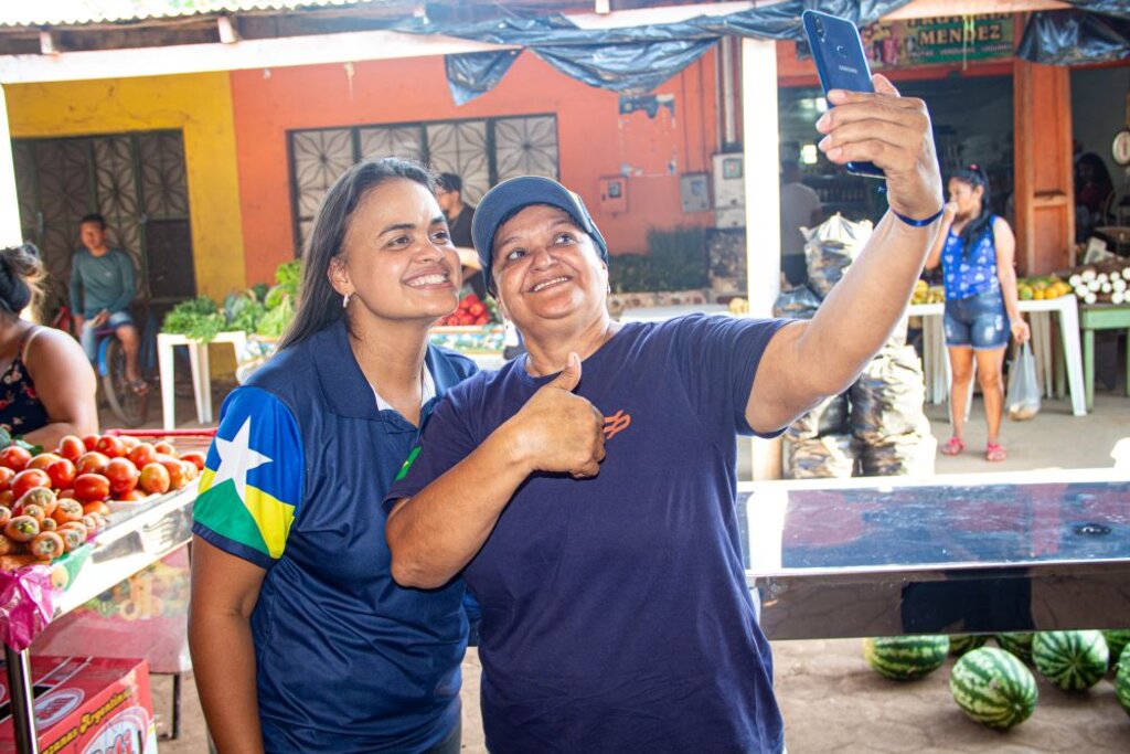 Entrega dos equipamentos foi em frente ao Mercado Municipal - Gente de Opinião