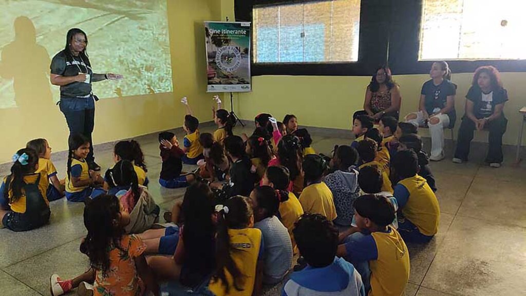 Escola Pé de Murici recebe atividades do Projeto Cine Itinerante "Do mar do Caribe à beira do Madeira" nesta sexta-feira (05) - Gente de Opinião