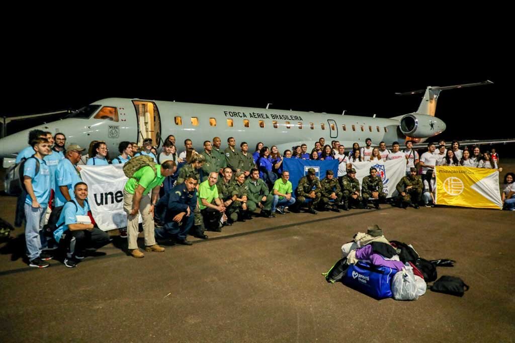 Professores e estudantes universitários, chamados  ”rondonistas”,  desembarcaram na Base Aérea de Porto Velho - Gente de Opinião