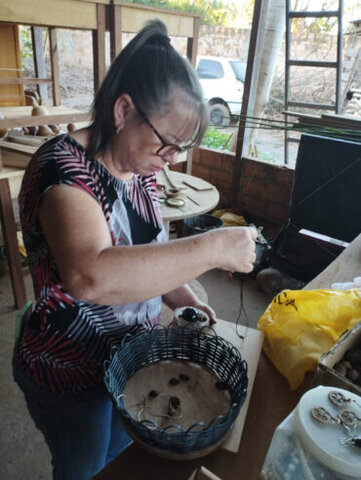 Produtoras rurais de comunidades tradicionais do Vale do Guaporé são orientadas na produção de artefatos - Gente de Opinião