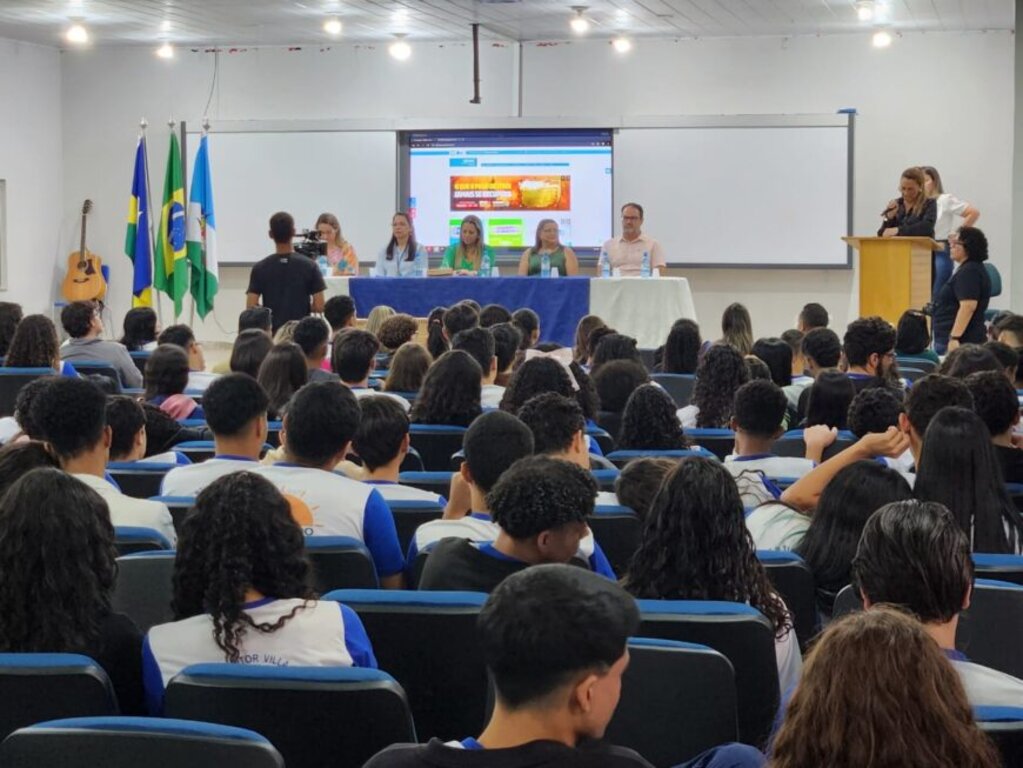 Marcos Rocha entrega cerca de 2 mil tablets aos estudantes do Vale do Jamari - Gente de Opinião