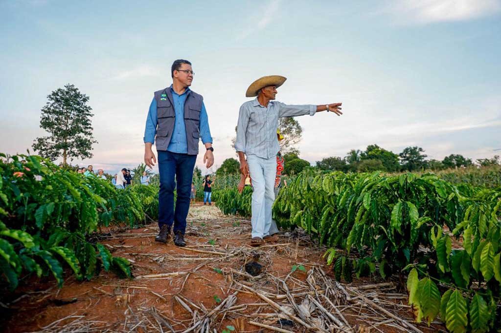 Governador Marcos Rocha entrega mais 250 títulos definitivos às famílias chacareiras de Porto Velho - Gente de Opinião