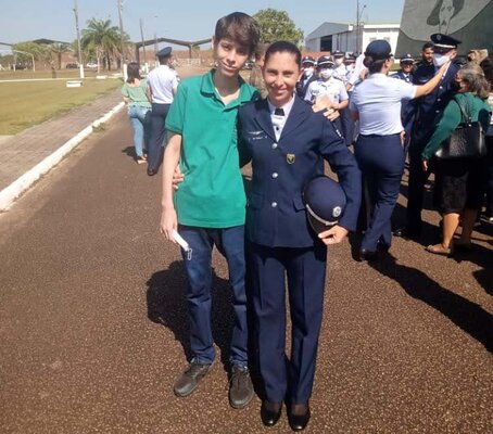 As outras, aquelas mulheres que vestem fardas: Sargento da Aeronáutica e mãe solo