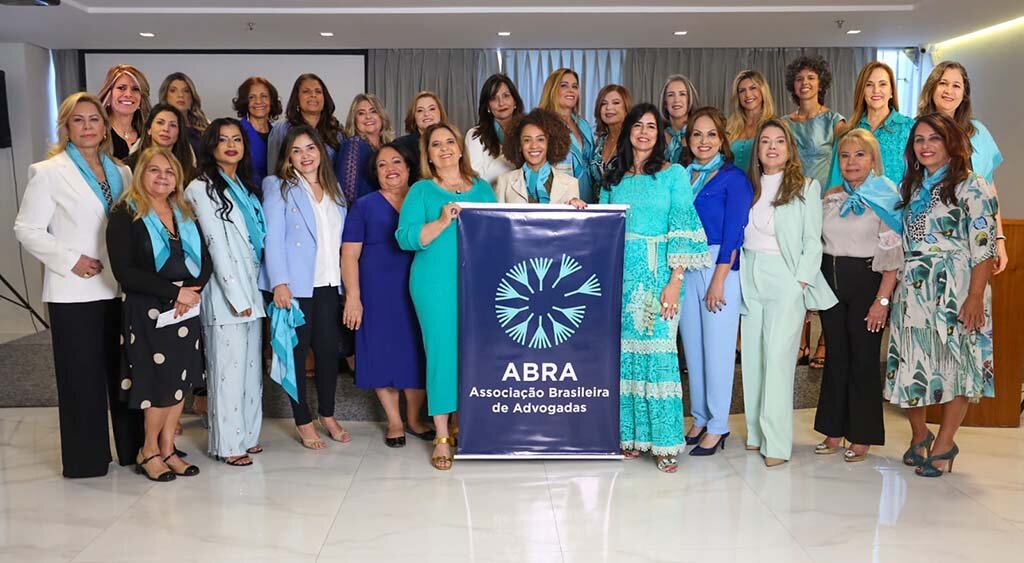 ABRA realiza posse de nova diretoria e homenageia mulheres de destaque no direito e na sociedade - Gente de Opinião