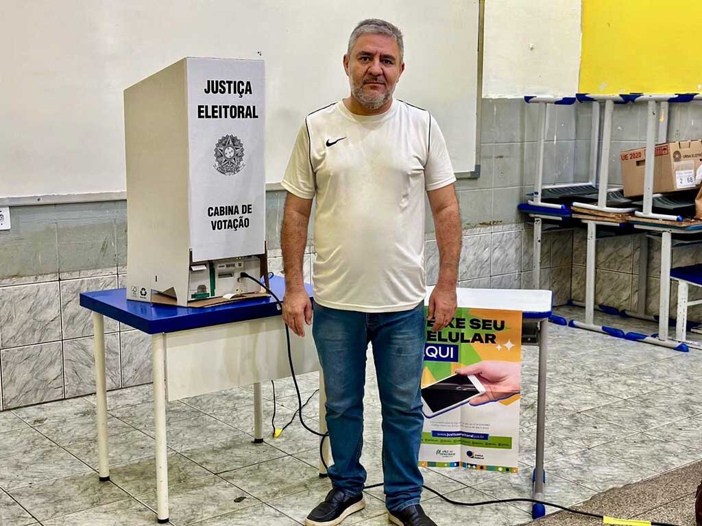 Vereador Everaldo Fogaça vota na escola Barão de Solimões em Porto Velho e se diz confiante - Gente de Opinião