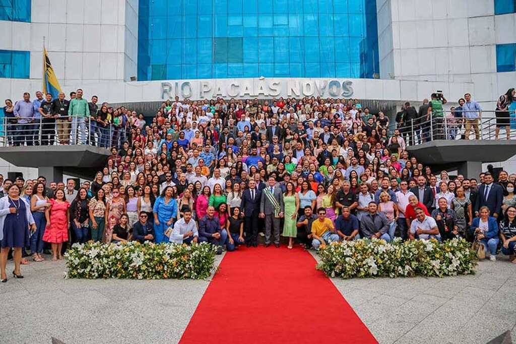 Reconhecimento a todos os profissionais, homens e mulheres, que atuam em todas as secretarias, autarquias e órgãos do governo de Rondônia - Gente de Opinião