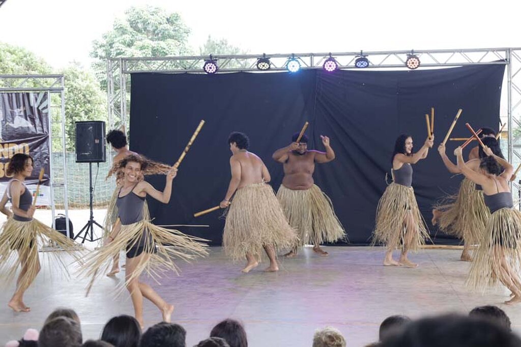 Espetáculo de Dança 'Maculelê: Reconstruindo o Quilombo' estreia e encanta público em Vilhena (RO) e Comodoro (MT) - Gente de Opinião