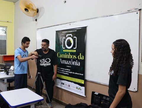 Oficina de fotografia promovida pelo Ponto de Cultura Serpentário Produções capacita alunos em Vilhena  