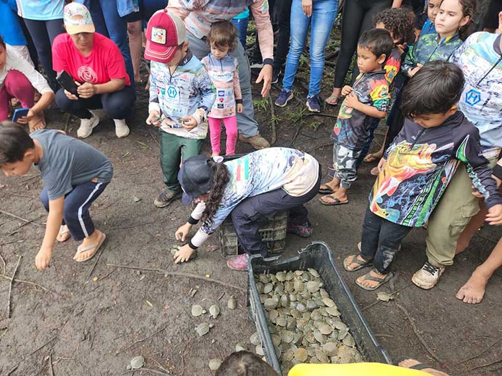 Ação contou com a participação de voluntários, membros da associação e representantes de entidades públicas - Fonte: Ecovale  - Gente de Opinião