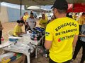 Ação promove troca de capacetes para motociclistas e reforça compromisso de trânsito seguro