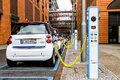 Especialistas do IEEE apontam os desafios para o promissor futuro dos carros elétricos no Brasil