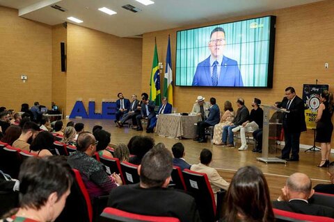 Governador Marcos Rocha é homenageado com o Troféu Fenacom 2024