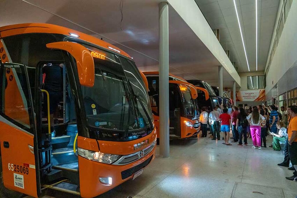 Os primeiros ônibus sairam às 20h da segunda-feira do novo terminal - Gente de Opinião