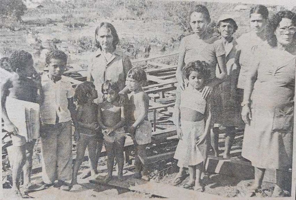 Uma família sem teto do Bairro Nova Porto Velho; advogado coletava procurações e defendia direitos a lotes de terra - Gente de Opinião