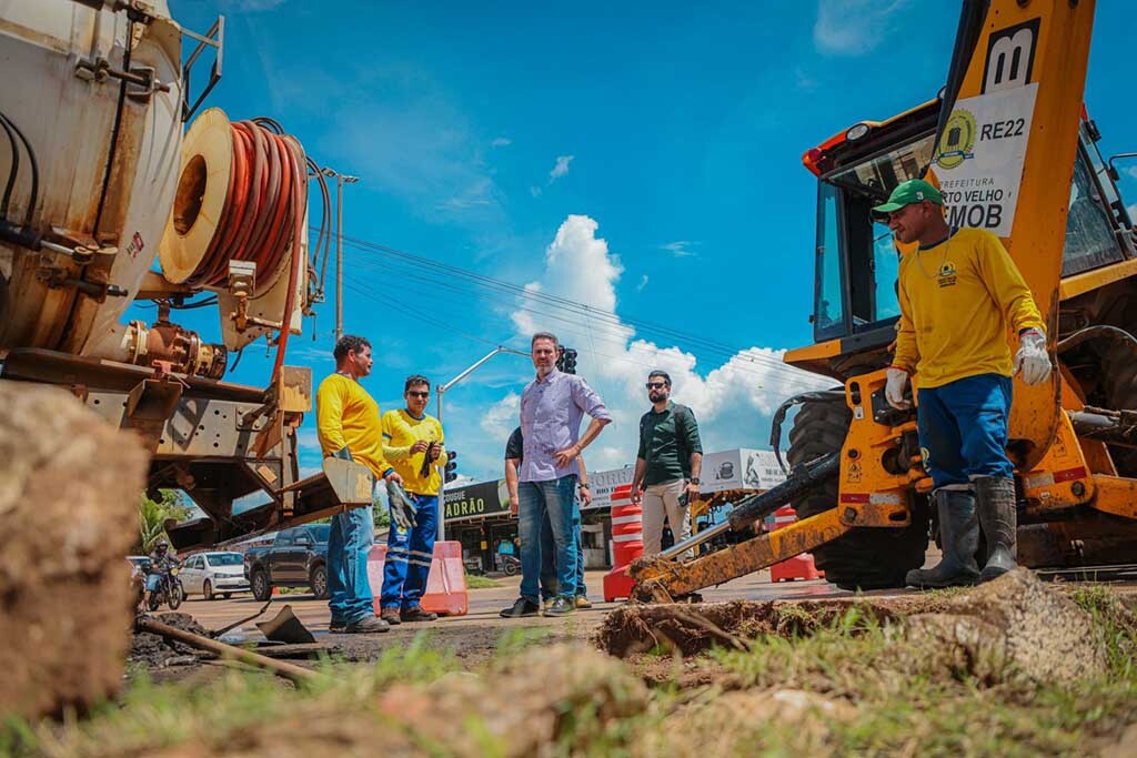 "Tatuzão" atua na desobstrução de bocas de lobo em operação de combate a alagamentos em Porto Velho - Gente de Opinião