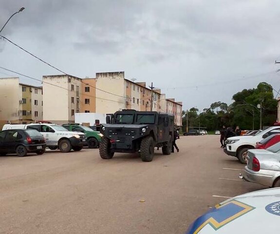 Polícia Militar realiza operação “Aliança pela Vida, Moradia Segura II” no residencial Orgulho do Madeira com prisões e apreensões de armas e drogas  - Gente de Opinião