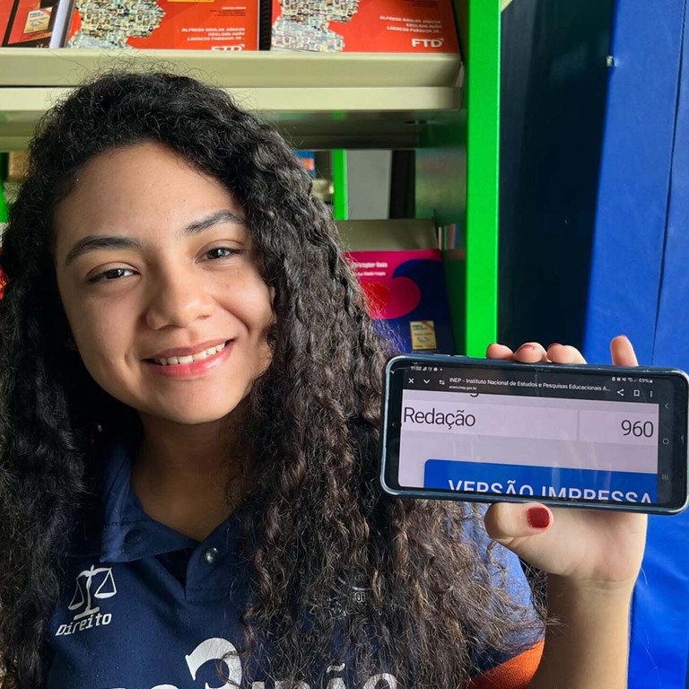 Ana Carolina é uma das muitas estudantes da Rede Pública Estadual de Ensino em Rondônia que obtiveram mais de 900 pontos na redação do Enem 2024 - Gente de Opinião