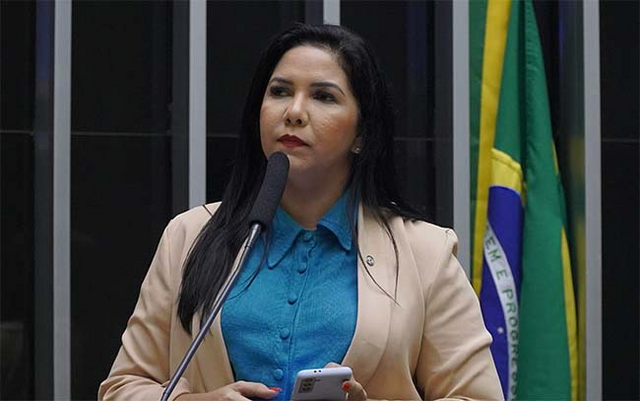 Cristiane Lopes assina pedido de impeachment contra o Presidente Lula por crime de responsabilidade fiscal - Gente de Opinião