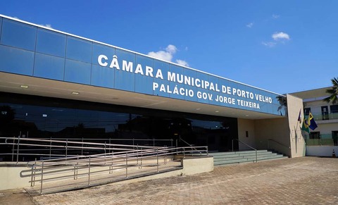 Vereadores denunciam perseguição a diretores de escola e pedem exoneração de secretário adjunto da SEMED