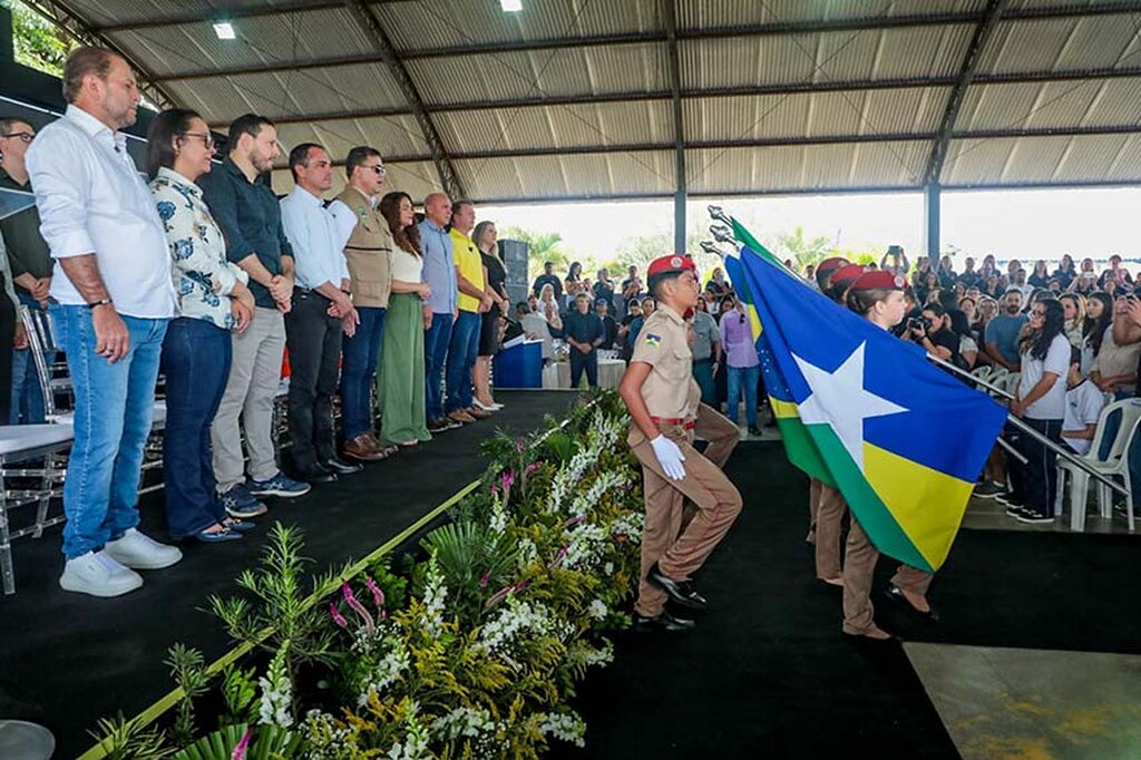 Governador Marcos Rocha e a secretária da Seas Luana Rocha participam da abertura do ano letivo em Vilhena - Gente de Opinião