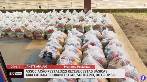 Grupo SIC doa cestas básicas para a Pestalozzi