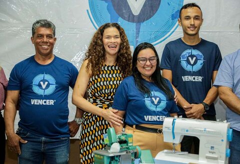 Secretária Luana Rocha impulsiona novos profissionais com entrega de kits do programa Vencer em Ariquemes