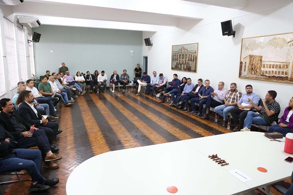 A reunião acontece toda sexta-feira para acompanhar o andamento dos primeiros 100 dias - Gente de Opinião