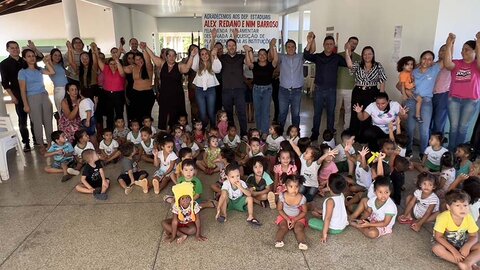 Presidente Alex Redano entrega playgrounds para escolas e creches de Ariquemes