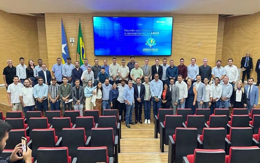 Com presença de mais de 26 prefeitos, AROM entrega propostas de atualização da Lei do FITHA ao presidente da ALE/RO