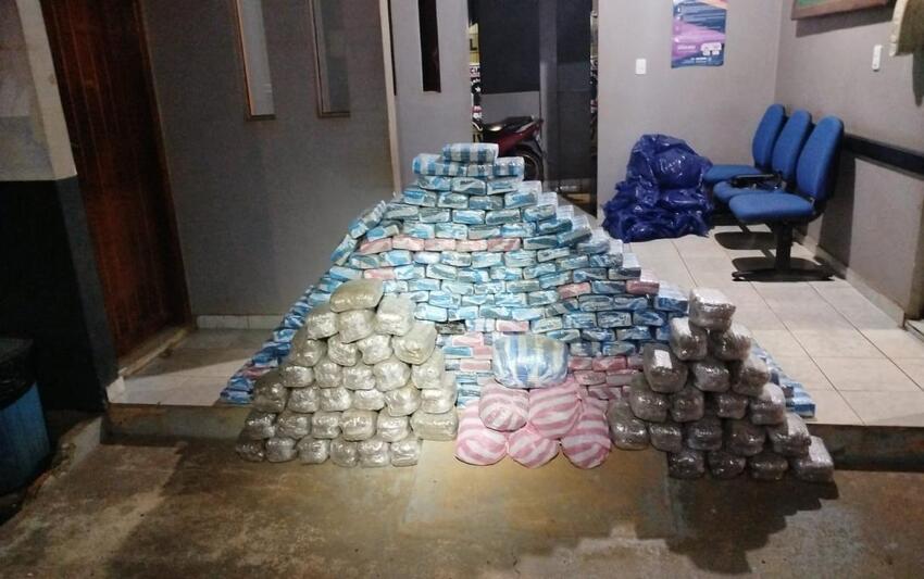 PM apreende 257 kg de maconha após troca de tiros na BR-429 em São Miguel do Guaporé