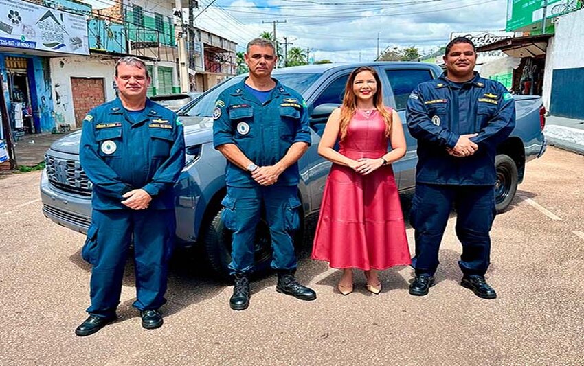 Deputada Cristiane Lopes entrega caminhonete à Capitania Fluvial de Porto Velho para fortalecer ações da Marinha em Rondônia