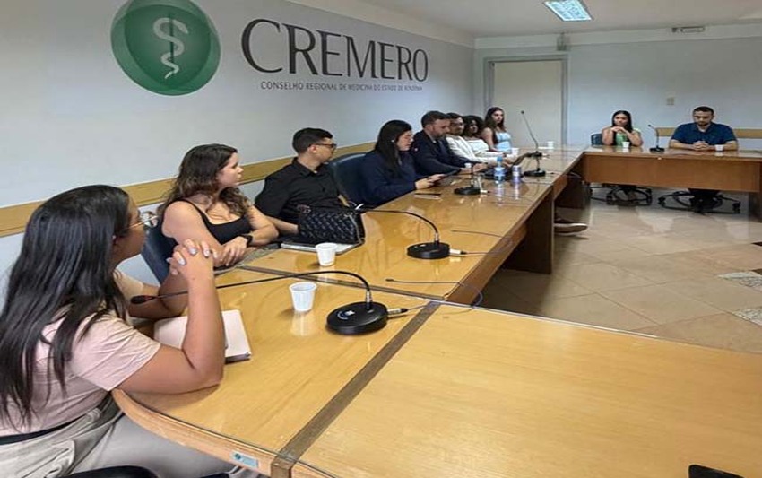 Acadêmicos de Medicina participam de júri simulado de Bioética no CREMERO